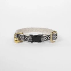 Collier Pour Chat Out Of My Box Noir Et Crème