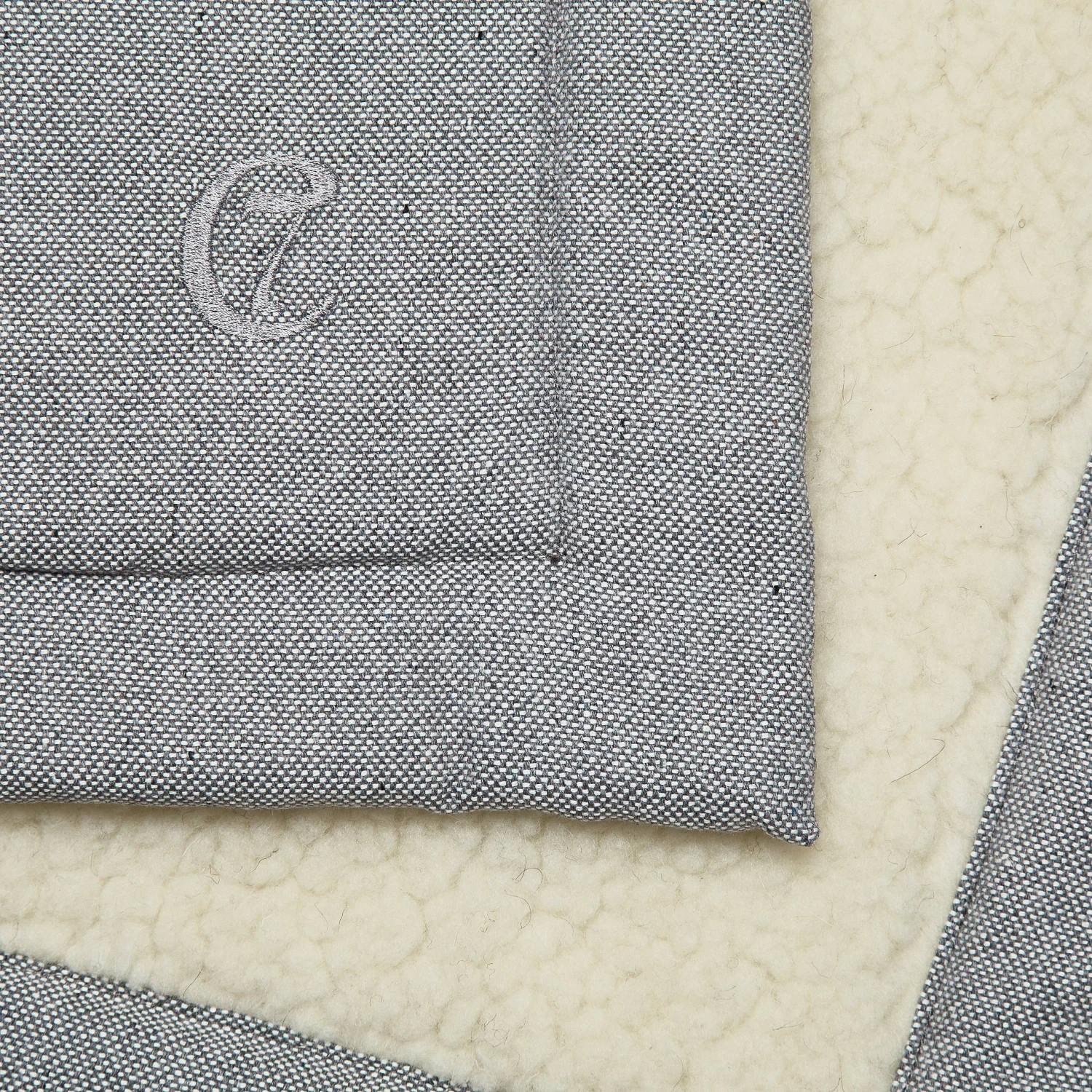 Tapis Pour Chien En Tweed Gris HOSTEL 3 Tapis Pour Chien En Tweed Gris HOSTEL – Image 3