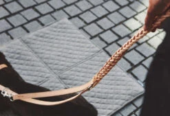 Laisse Pour Chien En Cuir Bergamo -Hariet & Rosie mc c05 009 02 walk bergamo long lead natural simba 1 356